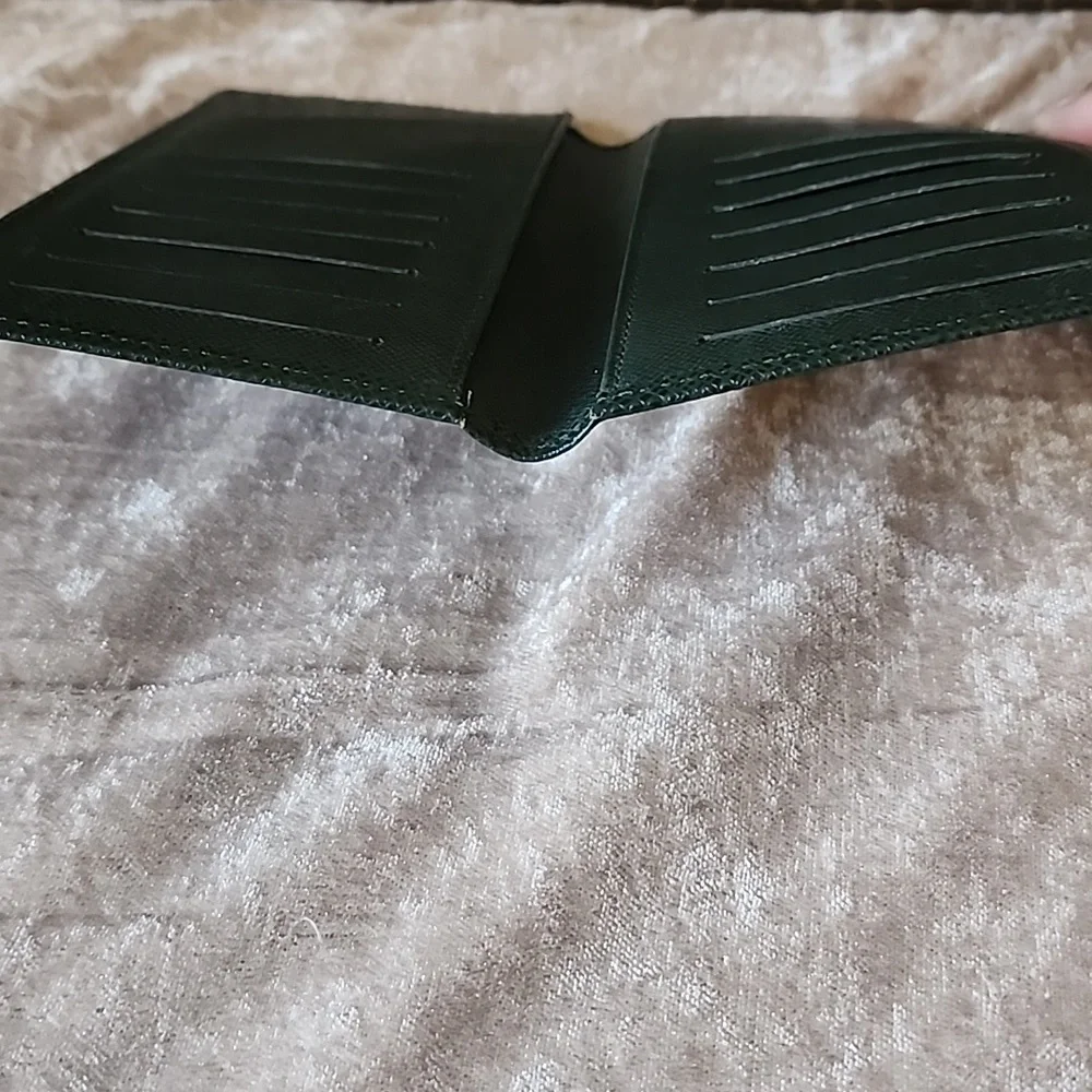Authentic Green Louis Vuitton Taiga Wallet - Picture 6 of 10